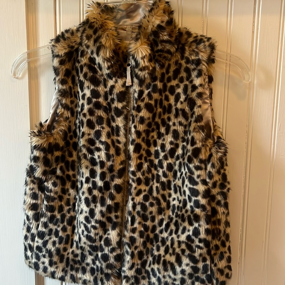 Furry vest! Fashionista!!